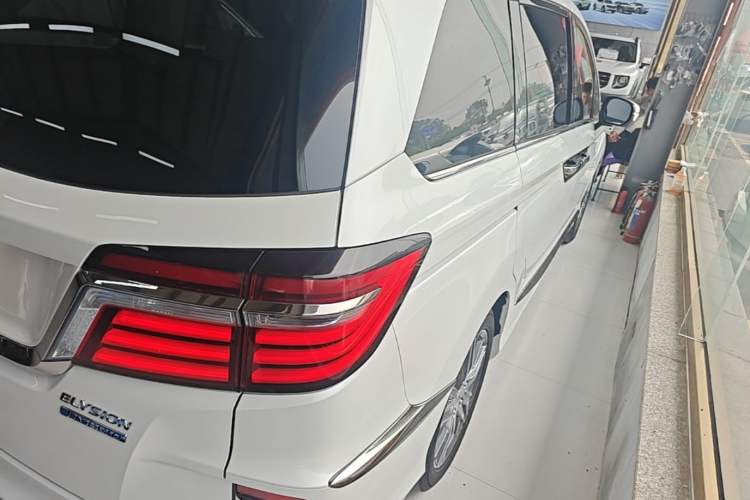 Used Honda Elysion 2019 2.0L Hybrid Luxury Edition Rear Right 45 Deg