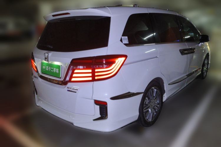 Used Honda Elysion 2019 2.0L Hybrid Luxury Edition Rear Right 45 Deg