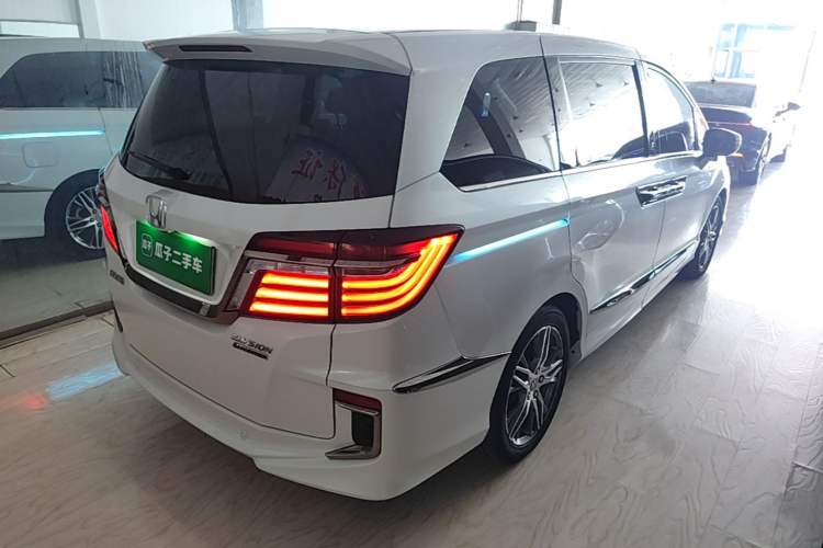 Used Honda Elysion 2019 2.0L Hybrid Luxury Edition Rear Right 45 Deg
