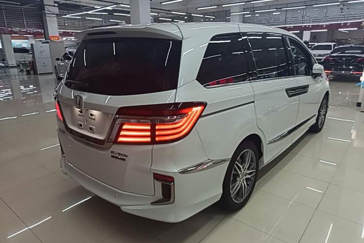 Used Honda Elysion 2019 2.0L Hybrid Luxury Edition Rear Right 45 Deg