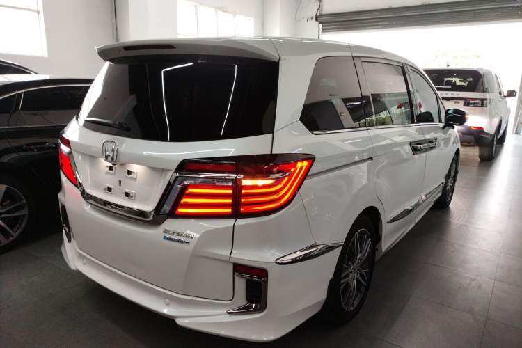 Used Honda Elysion 2019 2.0L Hybrid Luxury Edition Rear Right 45 Deg