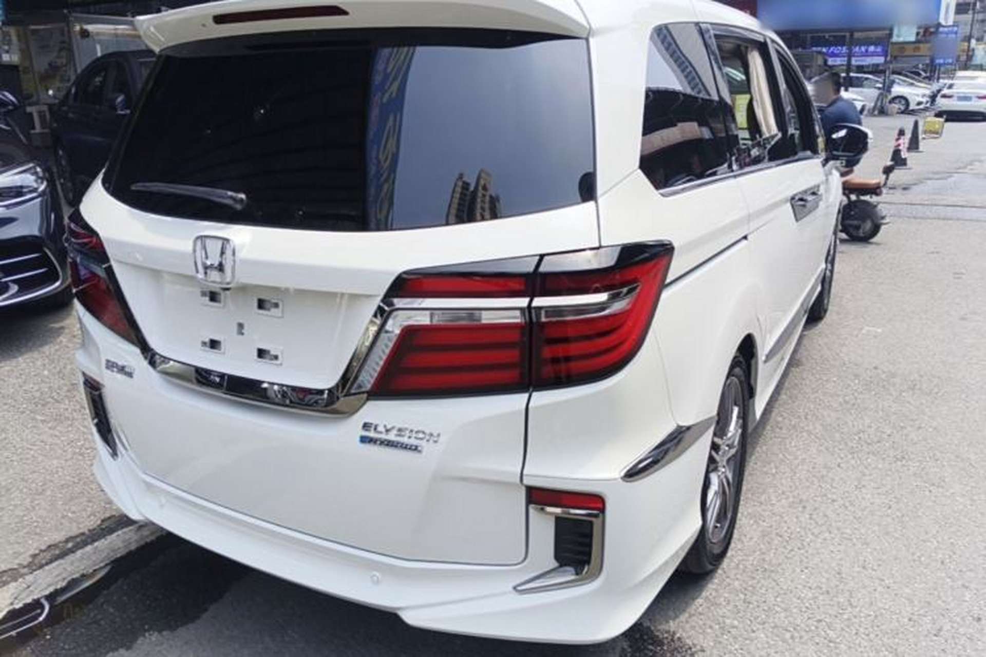 Used Honda Elysion 2019 2.0L Hybrid Luxury Edition Rear Right 45 Deg