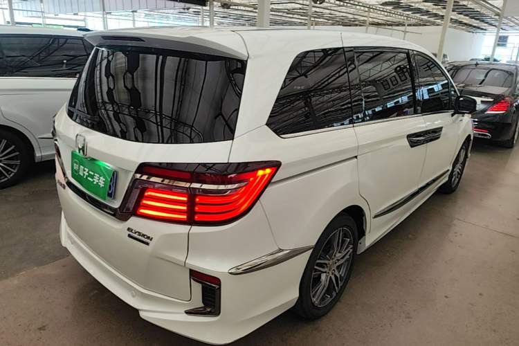 Used Honda Elysion 2019 2.0L Hybrid Luxury Edition Rear Right 45 Deg