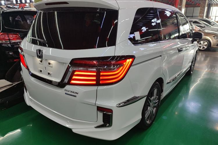 Used Honda Elysion 2019 2.0L Hybrid Supreme Edition Rear Right 45 Deg
