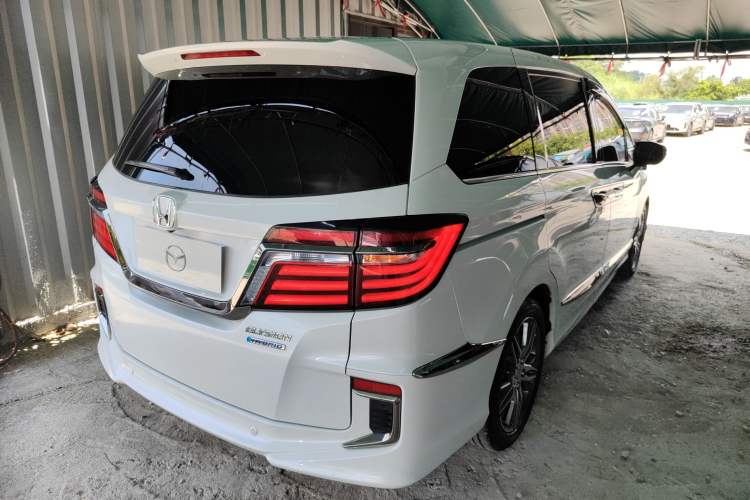 Used Honda Elysion 2019 2.0L Hybrid Luxury Edition Rear Right 45 Deg