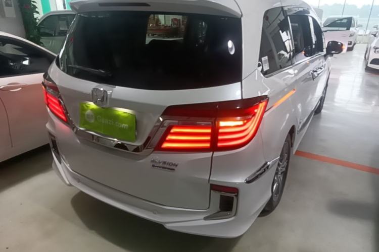 Used Honda Elysion 2019 2.0L Hybrid Luxury Edition Rear Right 45 Deg