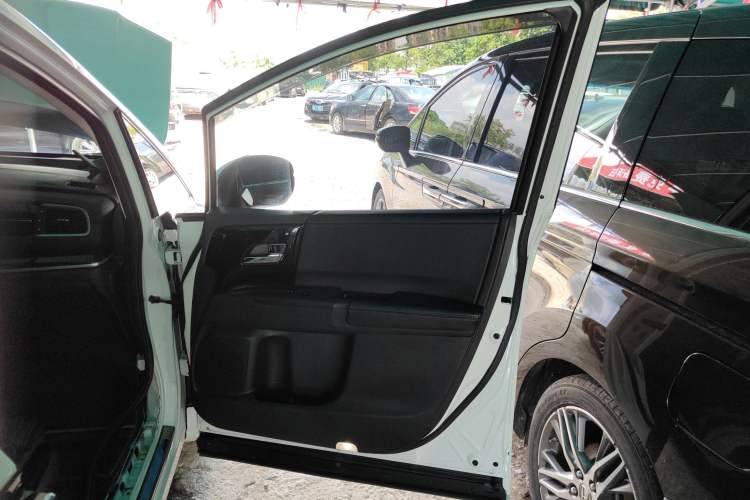 Used Honda Elysion 2019 2.0L Hybrid Luxury Edition Right Front Door Interior