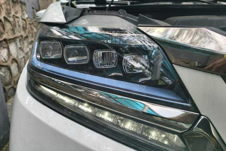 Used Honda Elysion 2019 2.0L Hybrid Luxury Edition Right Front Headlight