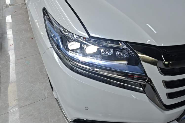 Used Honda Elysion 2019 2.0L Hybrid Supreme Edition Right Front Headlight