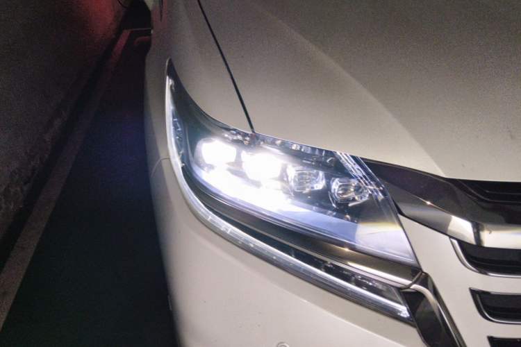 Used Honda Elysion 2019 2.0L Hybrid Luxury Edition Right Front Headlight