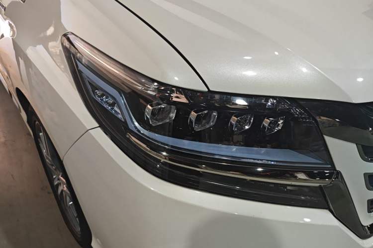 Used Honda Elysion 2019 2.0L Hybrid Luxury Edition Right Front Headlight