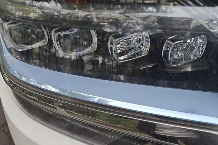 Used Honda Elysion 2019 2.0L Hybrid Luxury Edition Right Front Headlight