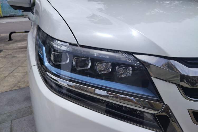 Used Honda Elysion 2019 2.0L Hybrid Luxury Edition Right Front Headlight