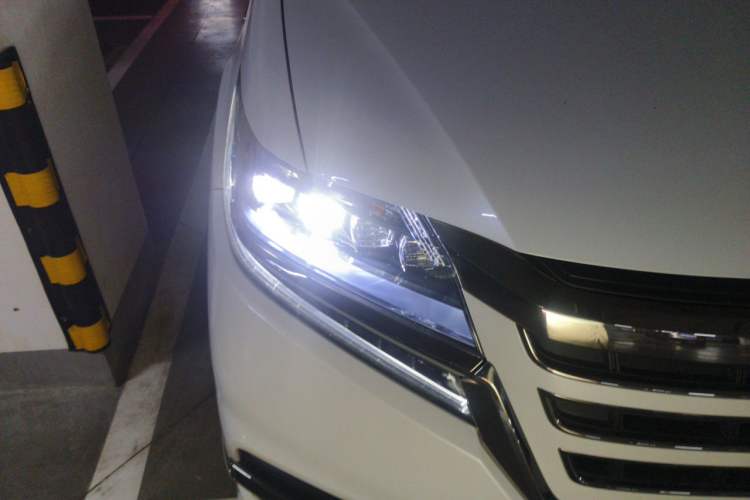 Used Honda Elysion 2019 2.0L Hybrid Luxury Edition Right Front Headlight