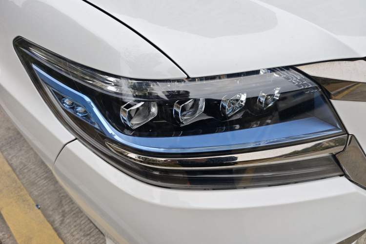 Used Honda Elysion 2019 2.0L Hybrid Luxury Edition Right Front Headlight