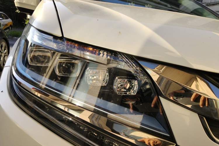 Used Honda Elysion 2019 2.0L Hybrid Supreme Edition Right Front Headlight