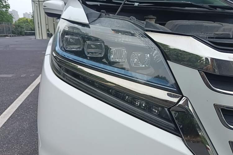 Used Honda Elysion 2019 2.0L Hybrid Luxury Edition Right Front Headlight