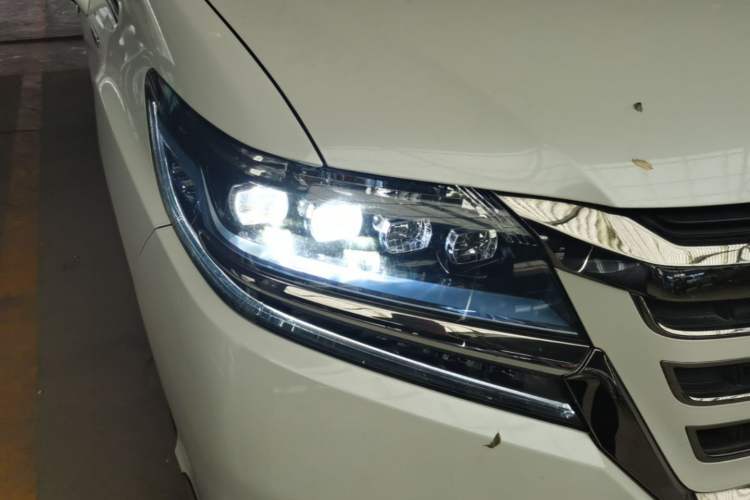 Used Honda Elysion 2019 2.0L Hybrid Luxury Edition Right Front Headlight