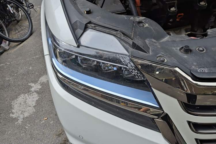 Used Honda Elysion 2019 2.0L Hybrid Supreme Edition Right Front Headlight