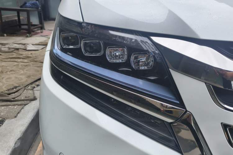 Used Honda Elysion 2019 2.0L Hybrid Supreme Edition Right Front Headlight