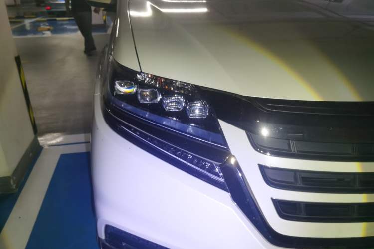 Used Honda Elysion 2019 2.0L Hybrid Luxury Edition Right Front Headlight
