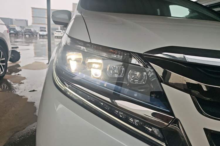 Used Honda Elysion 2019 2.0L Hybrid Luxury Edition Right Front Headlight
