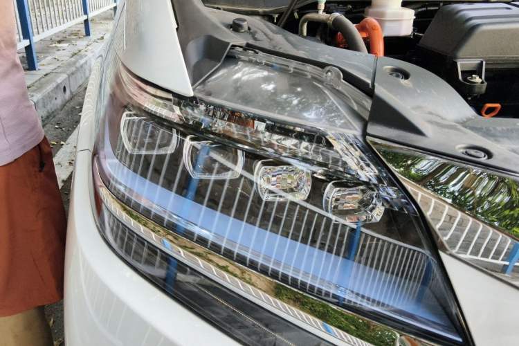 Used Honda Elysion 2019 2.0L Hybrid Luxury Edition Right Front Headlight