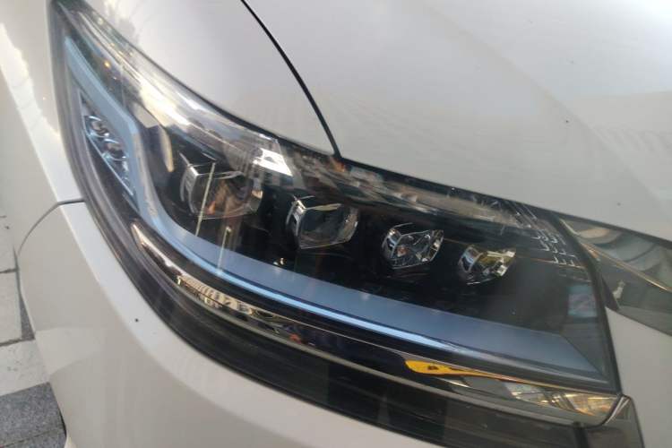 Used Honda Elysion 2019 2.0L Hybrid Luxury Edition Right Front Headlight