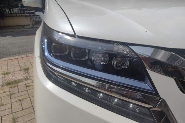 Used Honda Elysion 2019 2.0L Hybrid Supreme Edition Right Front Headlight