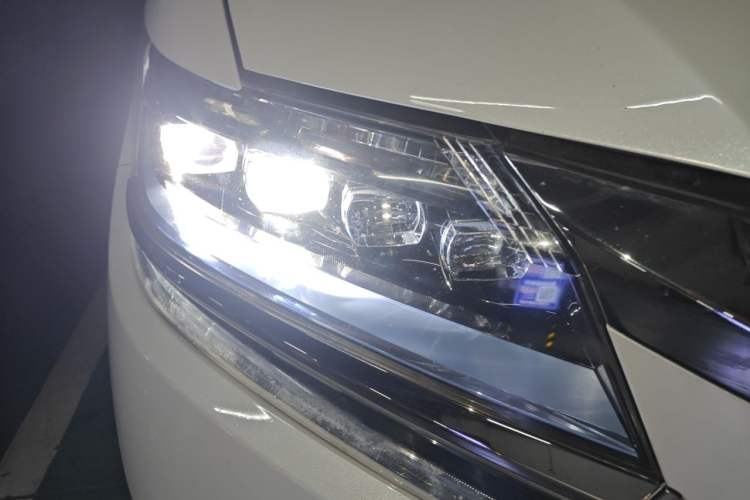 Used Honda Elysion 2019 2.0L Hybrid Luxury Edition Right Front Headlight