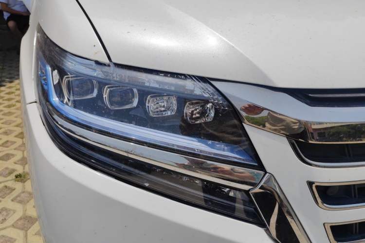 Used Honda Elysion 2019 2.0L Hybrid Supreme Edition Right Front Headlight