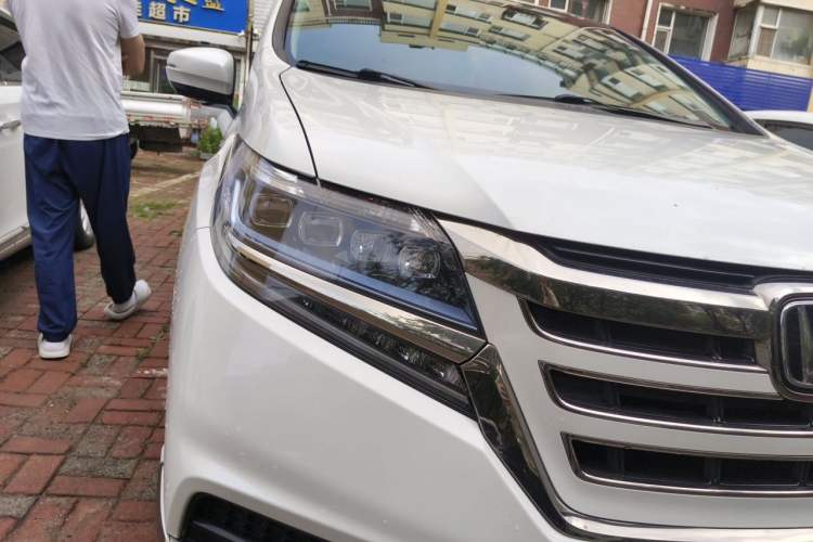 Used Honda Elysion 2019 2.0L Hybrid Luxury Edition Right Front Headlight