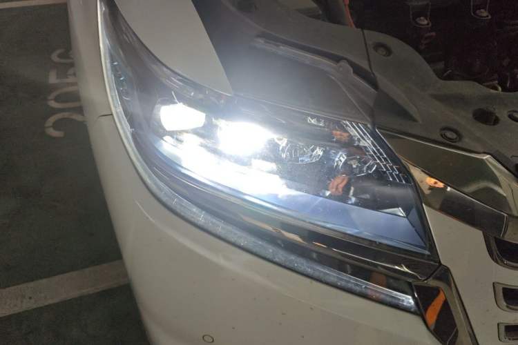 Used Honda Elysion 2019 2.0L Hybrid Supreme Edition Right Front Headlight