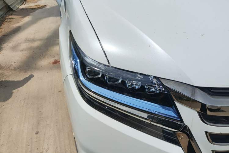 Used Honda Elysion 2019 2.0L Hybrid Luxury Edition Right Front Headlight