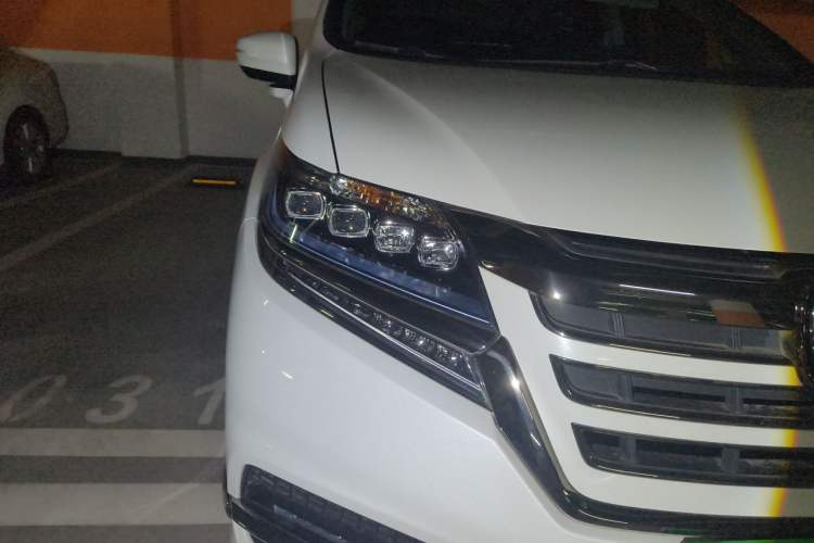 Used Honda Elysion 2019 2.0L Hybrid Luxury Edition Right Front Headlight