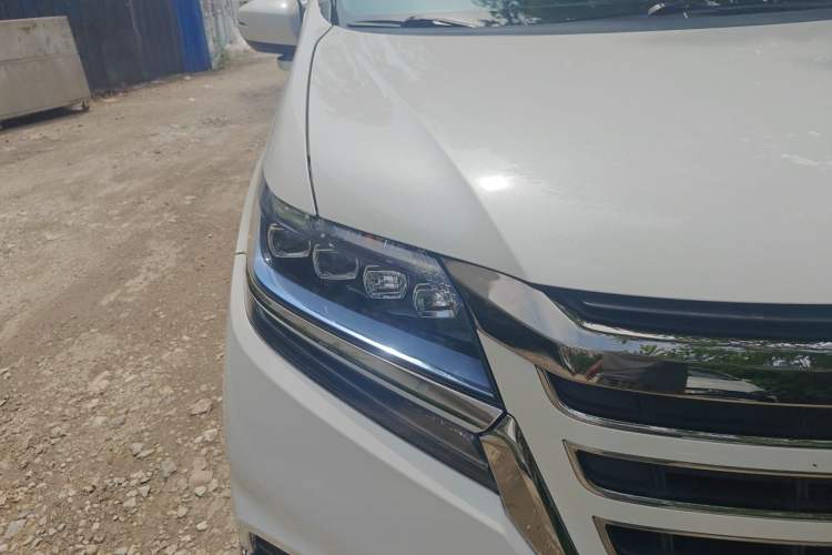 Used Honda Elysion 2019 2.0L Hybrid Luxury Edition Right Front Headlight