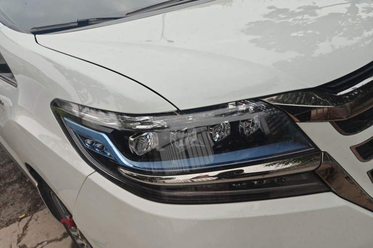Used Honda Elysion 2019 2.0L Hybrid Luxury Edition Right Front Headlight