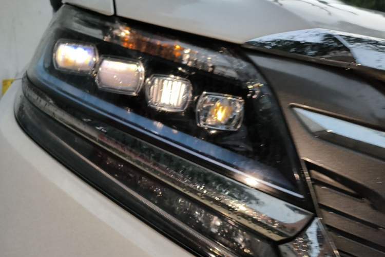Used Honda Elysion 2019 2.0L Hybrid Supreme Edition Right Front Headlight