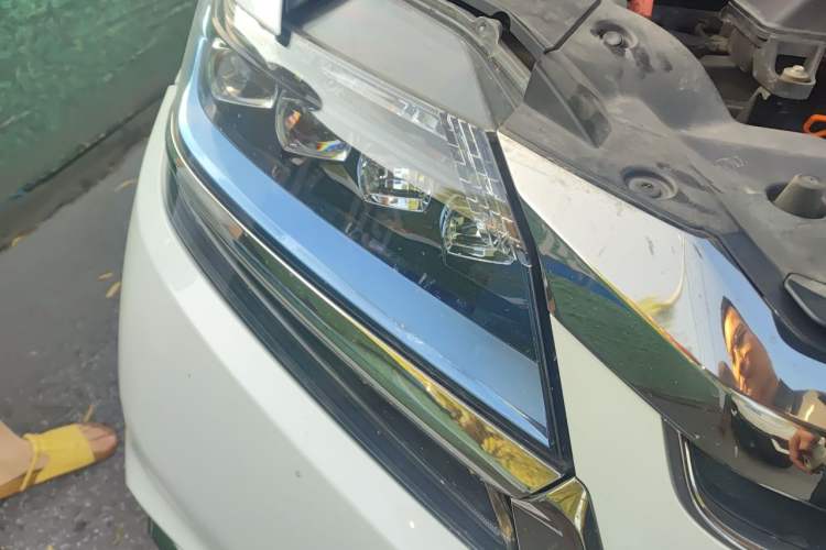 Used Honda Elysion 2019 2.0L Hybrid Luxury Edition Right Front Headlight
