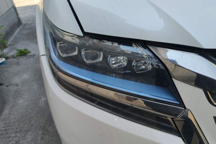Used Honda Elysion 2019 2.0L Hybrid Luxury Edition Right Front Headlight