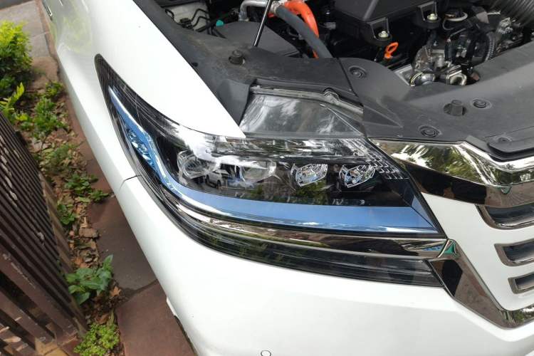 Used Honda Elysion 2019 2.0L Hybrid Supreme Edition Right Front Headlight