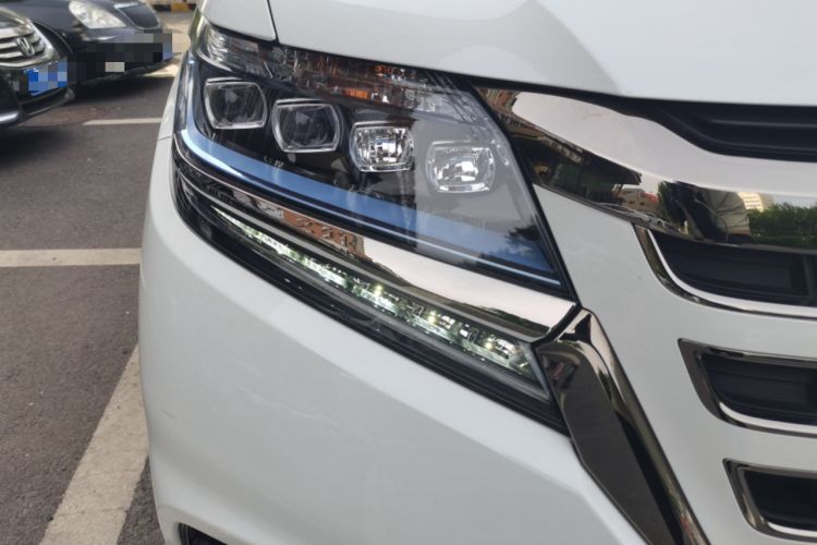 Used Honda Elysion 2019 2.0L Hybrid Luxury Edition Right Front Headlight