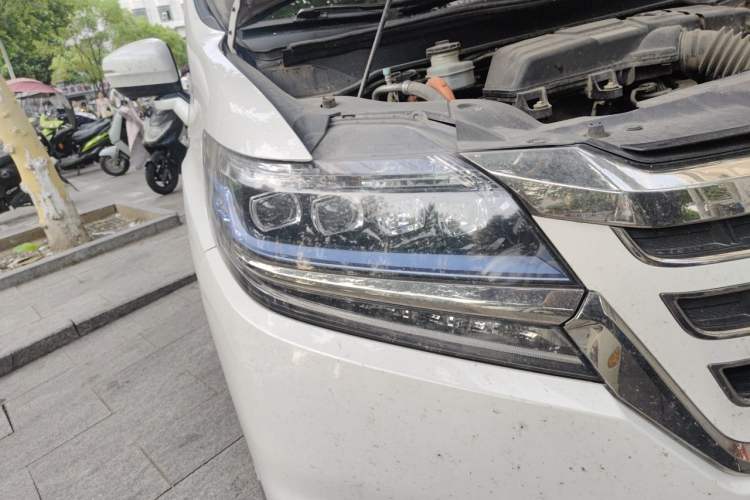 Used Honda Elysion 2019 2.0L Hybrid Luxury Edition Right Front Headlight