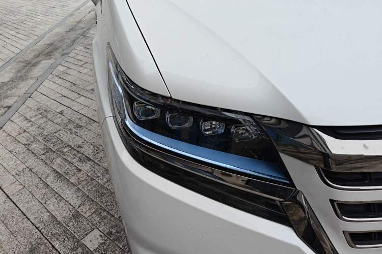 Used Honda Elysion 2019 2.0L Hybrid Luxury Edition Right Front Headlight