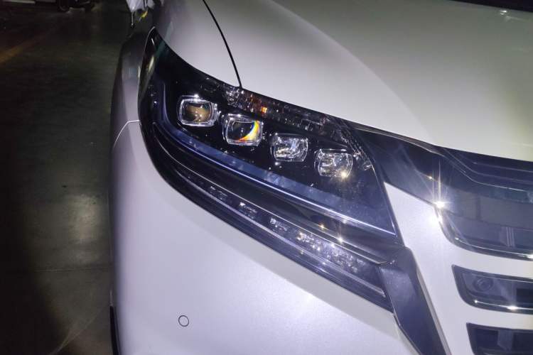 Used Honda Elysion 2019 2.0L Hybrid Supreme Edition Right Front Headlight