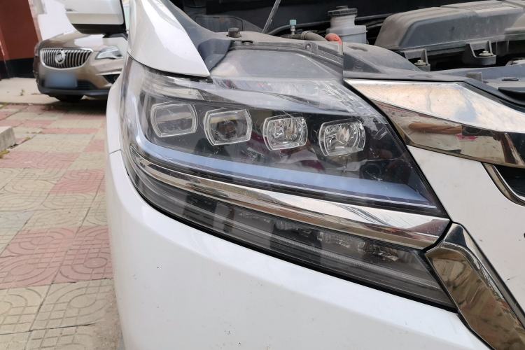 Used Honda Elysion 2019 2.0L Hybrid Luxury Edition Right Front Headlight