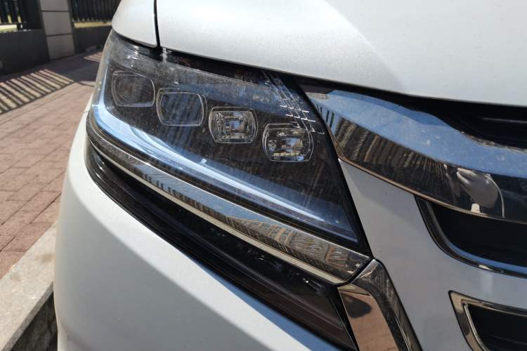 Used Honda Elysion 2019 2.0L Hybrid Luxury Edition Right Front Headlight
