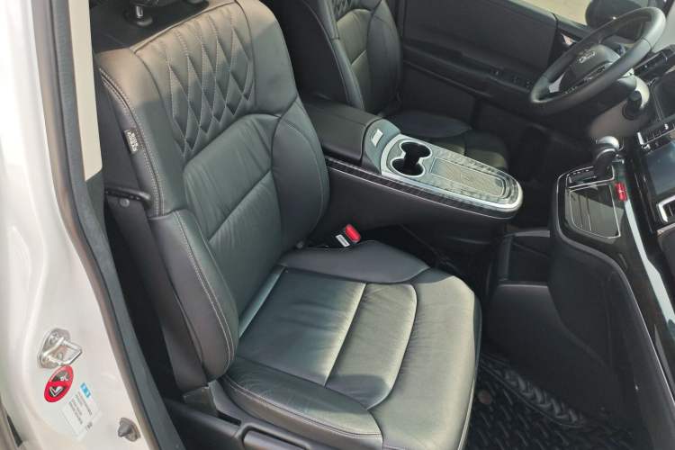 Used Honda Elysion 2019 2.0L Hybrid Luxury Edition Right Front Seat