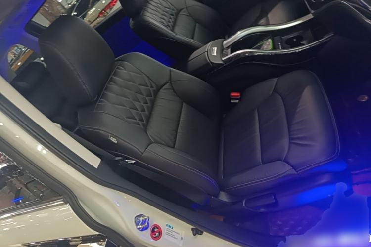 Used Honda Elysion 2019 2.0L Hybrid Luxury Edition Right Front Seat
