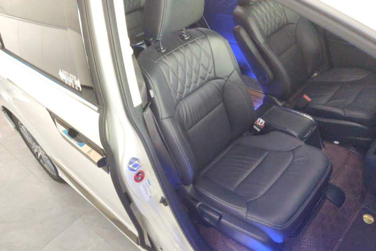 Used Honda Elysion 2019 2.0L Hybrid Luxury Edition Right Front Seat
